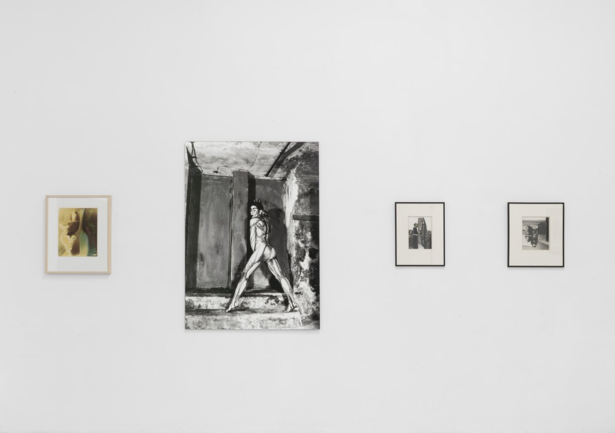 Drei historische und eine zeitgen&ouml;ssische, experimentelle und akt Fotografien von lesbischen K&uuml;nstlerinnen, von links nach rechts, Arbeiten von Marta Hoepffner, Krista Beinstein, Florence Henri und eine weitere von Florence Henri. | © Courtesy of the Artists and Scherben (c) Max Eulitz VG Bild-Kunst.