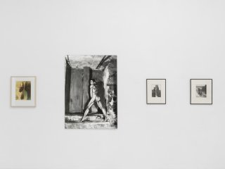 Drei historische und eine zeitgenössische, experimentelle und akt Fotografien von lesbischen Künstlerinnen, von links nach rechts, Arbeiten von Marta Hoepffner, Krista Beinstein, Florence Henri und eine weitere von Florence Henri. | © Courtesy of the Artists and Scherben (c) Max Eulitz VG Bild-Kunst.