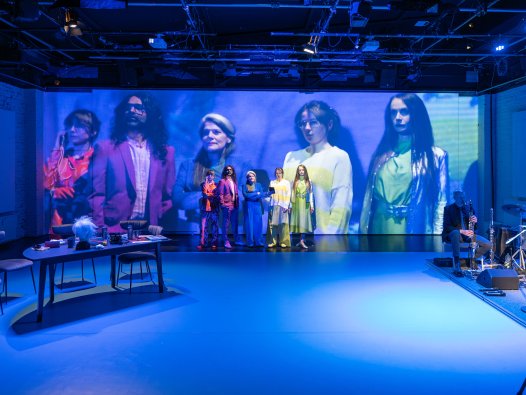 The four curators of a new Warhol exhibition and the band | © Stefania Migliorati