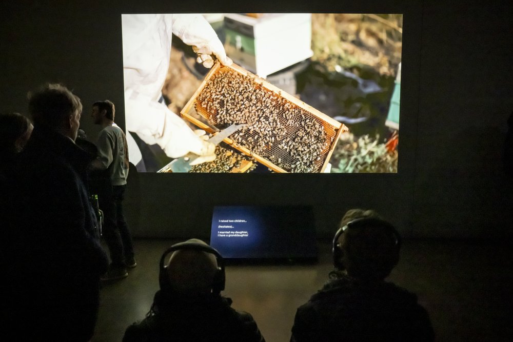 I had white cotton in my yard, I fed it, I watered it A polyphony on femaleness and border geographies von Endi Tupja &amp; Klodiana Millona | © Bernd Brundert